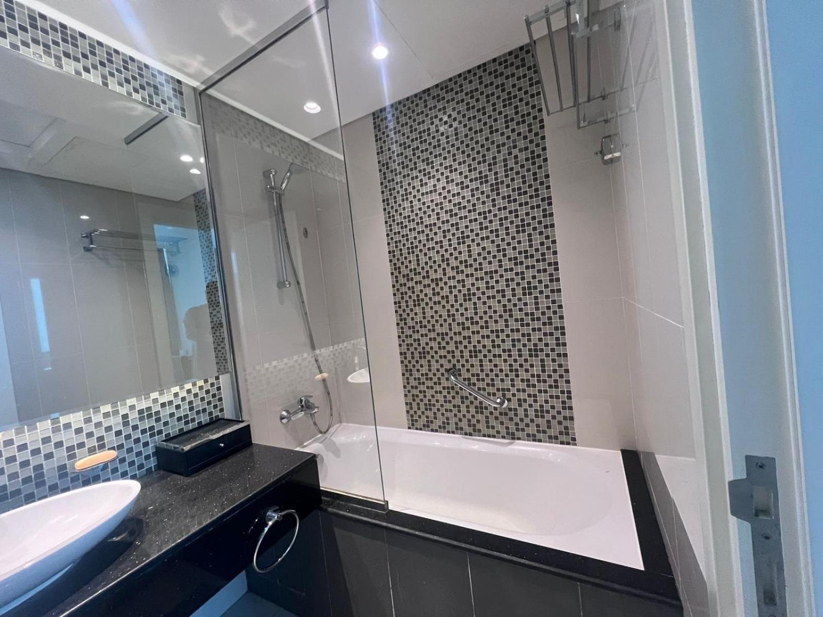 Apartment Downtown, Business Bay, Very Close To Mall *